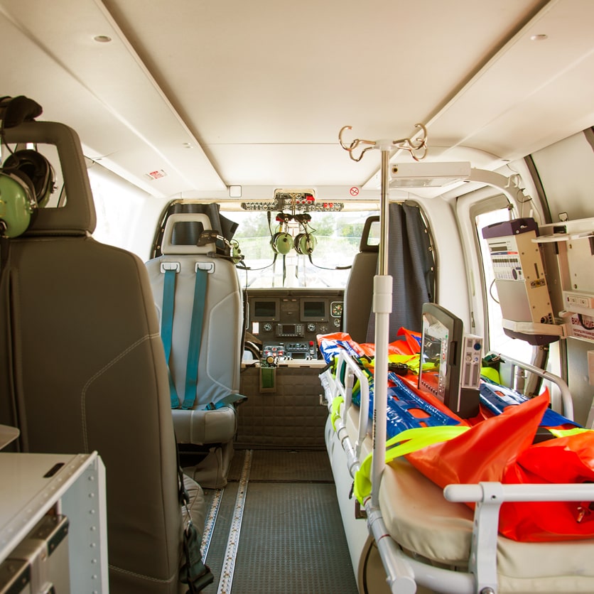 helicoptero-ambulancia-interior-min